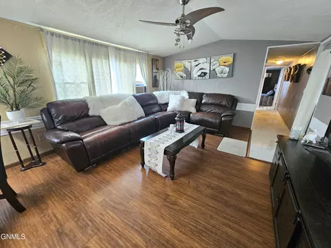 3811 22nd Ave W, Williston, ND 58801 photo 13