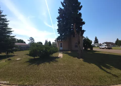 312 4th St, Regent, ND 58650