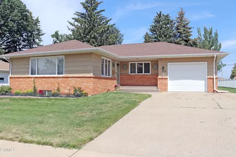 222 Owens Ave W, Bismarck, ND 58501