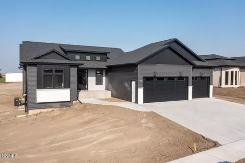 3934 Cogburn Rd, Bismarck, ND 58503