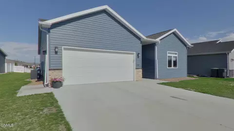 2022 34th Ave SE, Mandan, ND 58554