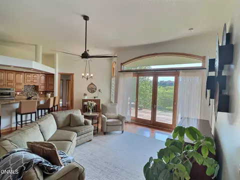 1269 Eagle Crest Loop, Bismarck, ND 58503 photo 13