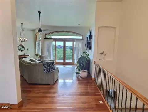 1269 Eagle Crest Loop, Bismarck, ND 58503 photo 11
