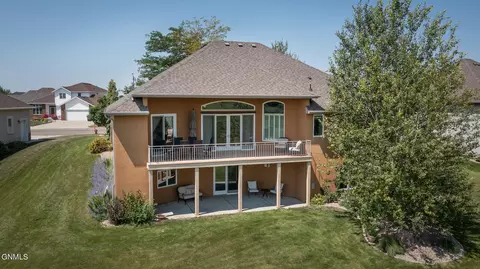1269 Eagle Crest Loop, Bismarck, ND 58503 photo 2