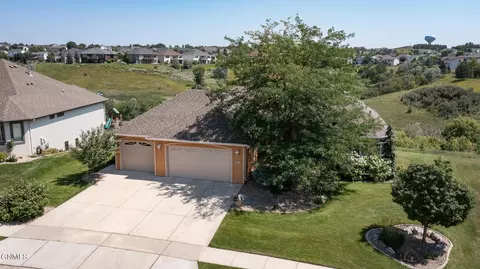 1269 Eagle Crest Loop, Bismarck, ND 58503 photo 3
