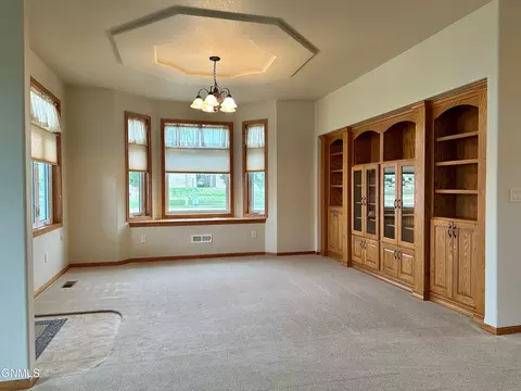 3430 Edgewood Place Pl, Bismarck, ND 58503 photo 2