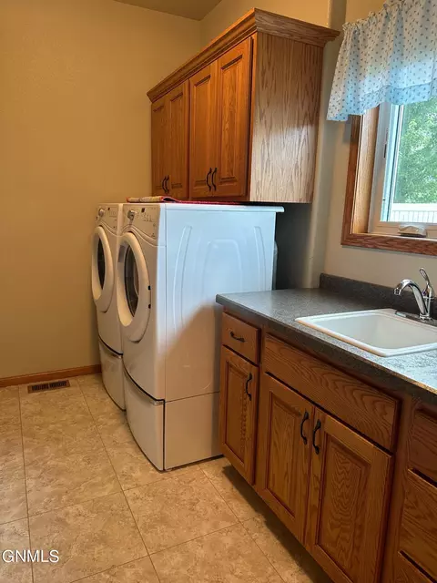 3430 Edgewood Place Pl, Bismarck, ND 58503 photo 22