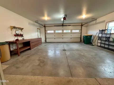 3430 Edgewood Place Pl, Bismarck, ND 58503 photo 27