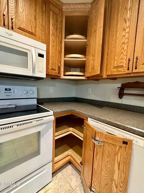 3430 Edgewood Place Pl, Bismarck, ND 58503 photo 9