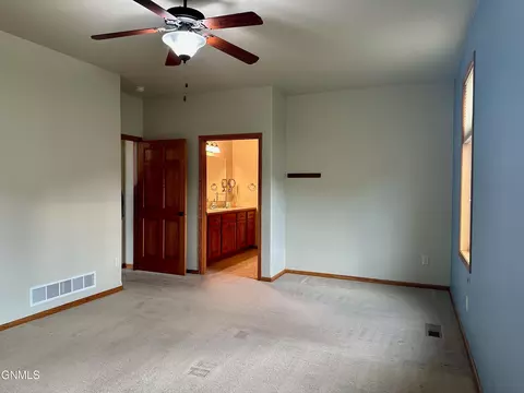 3430 Edgewood Place Pl, Bismarck, ND 58503 photo 14