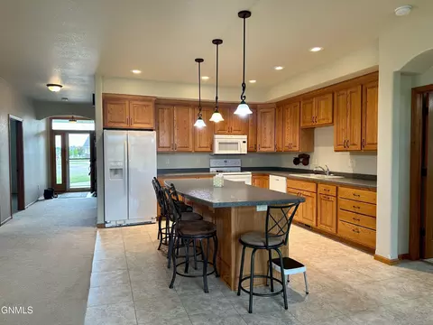 3430 Edgewood Place Pl, Bismarck, ND 58503 photo 12