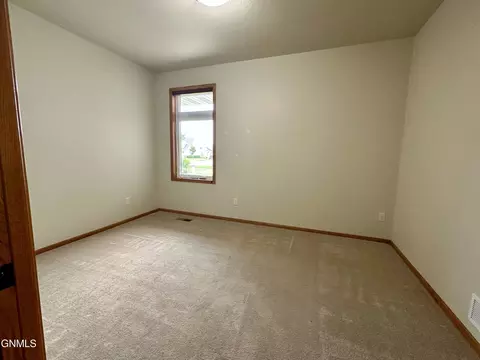 3430 Edgewood Place Pl, Bismarck, ND 58503 photo 24