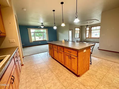 3430 Edgewood Place Pl, Bismarck, ND 58503 photo 8
