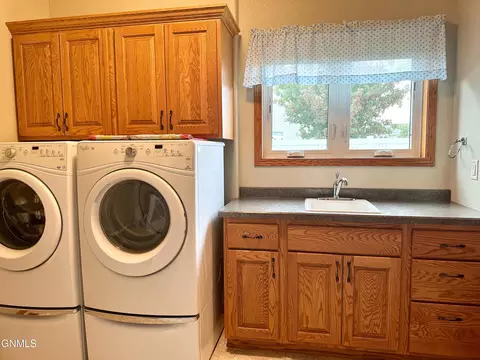 3430 Edgewood Place Pl, Bismarck, ND 58503 photo 21