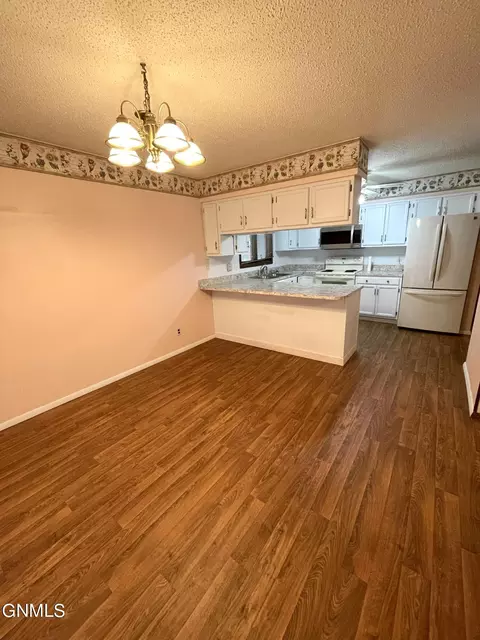 151 Redstone Dr, Bismarck, ND 58503 photo 6