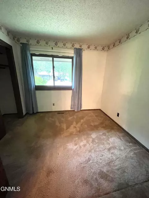 151 Redstone Dr, Bismarck, ND 58503 photo 18
