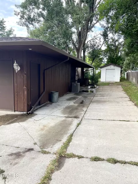 151 Redstone Dr, Bismarck, ND 58503 photo 25