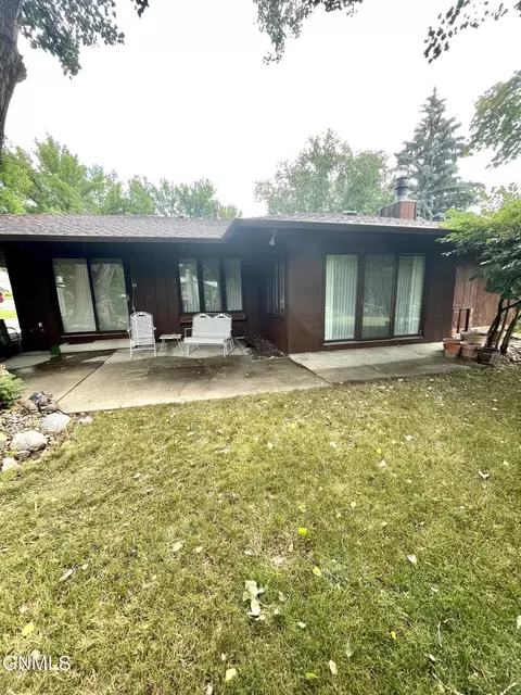 151 Redstone Dr, Bismarck, ND 58503 photo 23