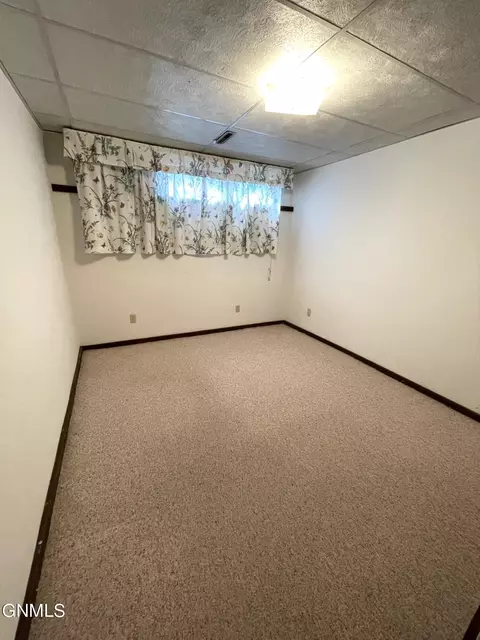 151 Redstone Dr, Bismarck, ND 58503 photo 15