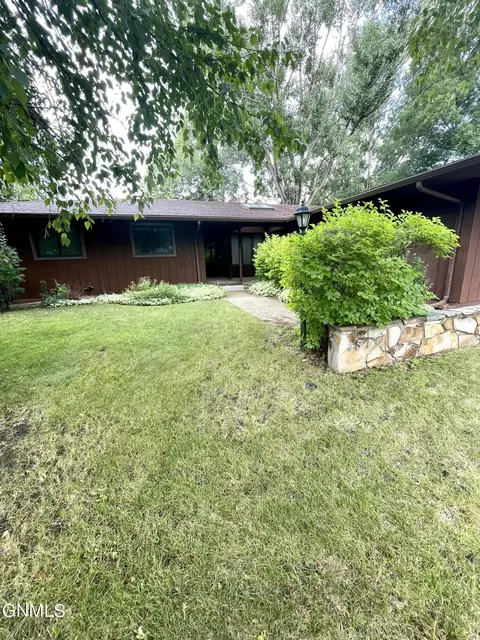 151 Redstone Dr, Bismarck, ND 58503 photo 24
