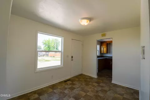 806-808 14th St W, Williston, ND 58801 photo 5