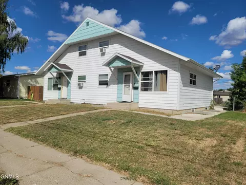 806-808 14th St W, Williston, ND 58801
