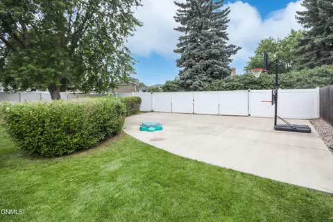 1611 E Hillcourt, Williston, ND 58801 photo 38