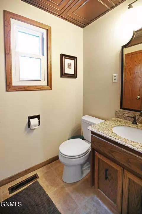1611 E Hillcourt, Williston, ND 58801 photo 36