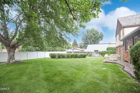 1611 E Hillcourt, Williston, ND 58801 photo 41