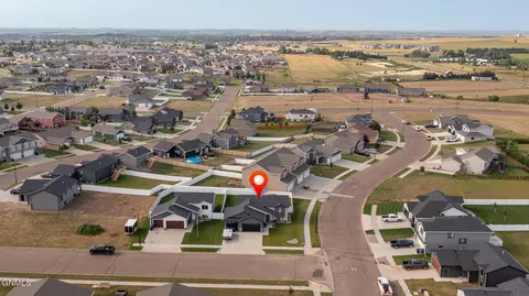 1485 Donna Ln, Dickinson, ND 58601 photo 29