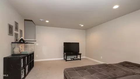 1485 Donna Ln, Dickinson, ND 58601 photo 17