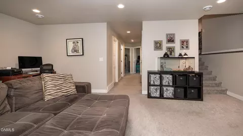 1485 Donna Ln, Dickinson, ND 58601 photo 18