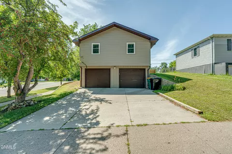 1420 Divide Ave, Bismarck, ND 58501