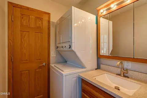 1420 Divide Ave, Bismarck, ND 58501 photo 24