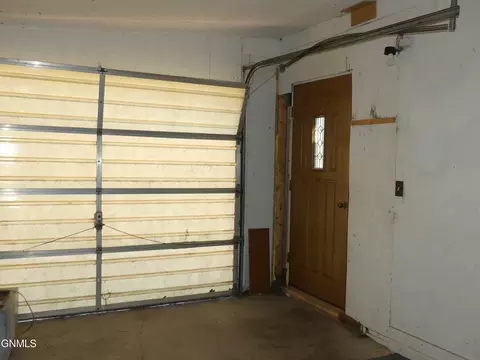 404 2nd Ave SE, Bowman, ND 58623 photo 4