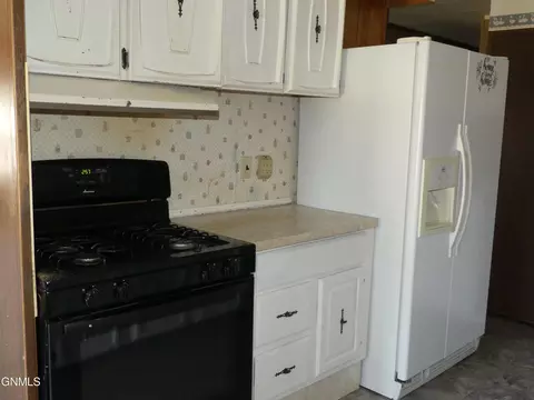 404 2nd Ave SE, Bowman, ND 58623 photo 6