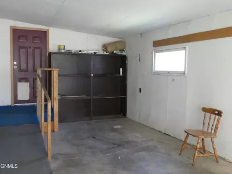 404 2nd Ave SE, Bowman, ND 58623 photo 2