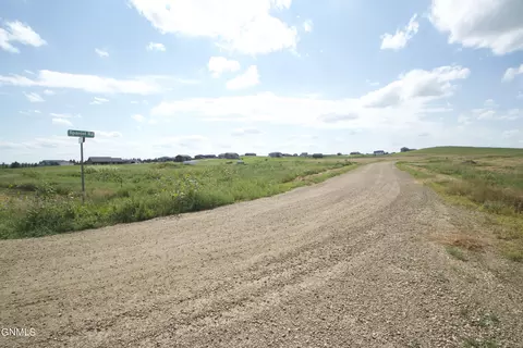 4 Spaniel Rd, Mandan, ND 58554 photo 4