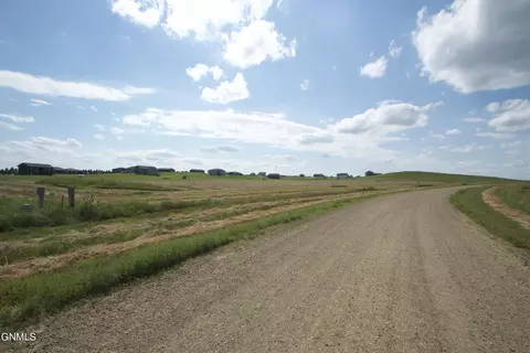 4 Spaniel Rd, Mandan, ND 58554 photo 5