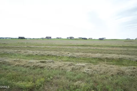 4 Spaniel Rd, Mandan, ND 58554 photo 2