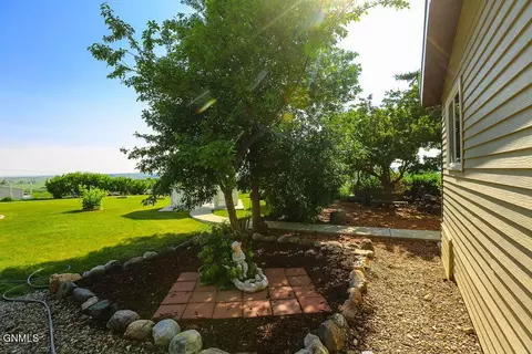 14269 Painted Woods Dr, Williston, ND 58801 photo 35