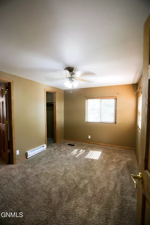 14269 Painted Woods Dr, Williston, ND 58801 photo 32