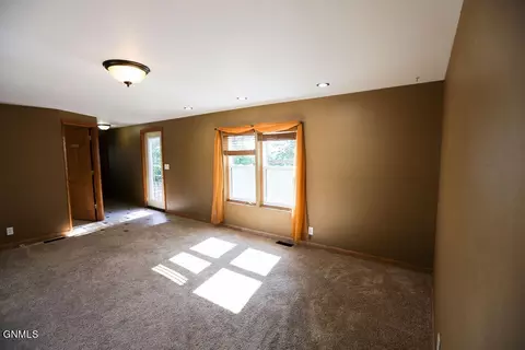 14269 Painted Woods Dr, Williston, ND 58801 photo 28