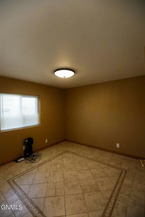 14269 Painted Woods Dr, Williston, ND 58801 photo 31