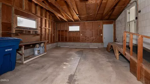 229 4th St W, Dickinson, ND 58601 photo 15