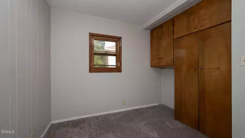 229 4th St W, Dickinson, ND 58601 photo 8