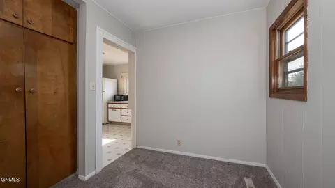 229 4th St W, Dickinson, ND 58601 photo 9