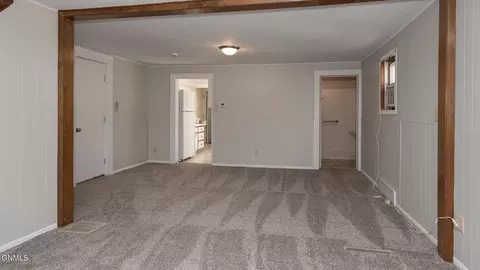 229 4th St W, Dickinson, ND 58601 photo 2