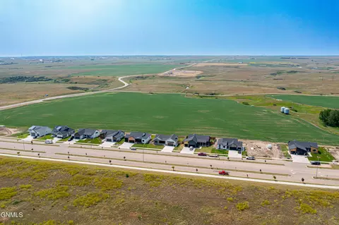 2815 44th Ave W, Williston, ND 58801 photo 52