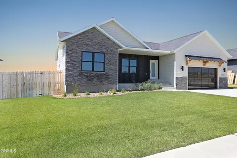 2815 44th Ave W, Williston, ND 58801 photo 2